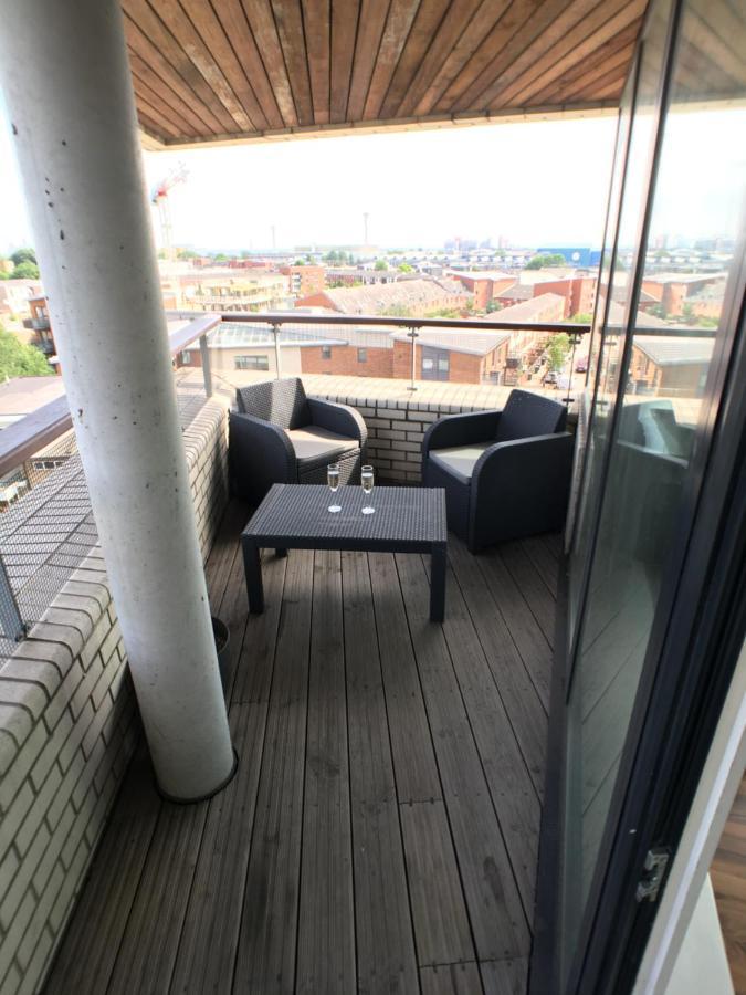 Luxury 2 Bed Penthouse Apartment Near Station Londres Extérieur photo