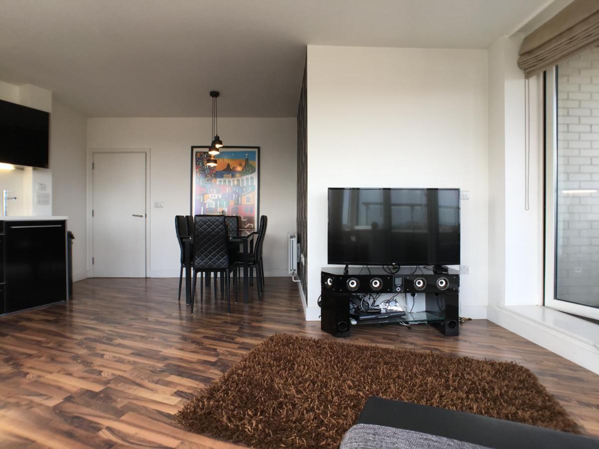 Luxury 2 Bed Penthouse Apartment Near Station Londres Extérieur photo