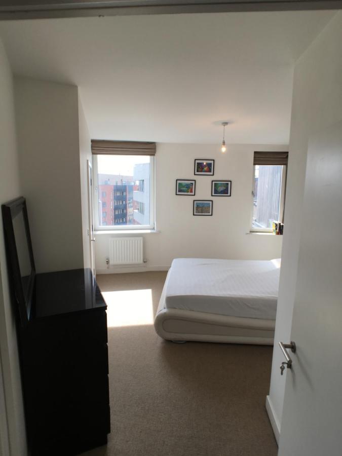 Luxury 2 Bed Penthouse Apartment Near Station Londres Extérieur photo