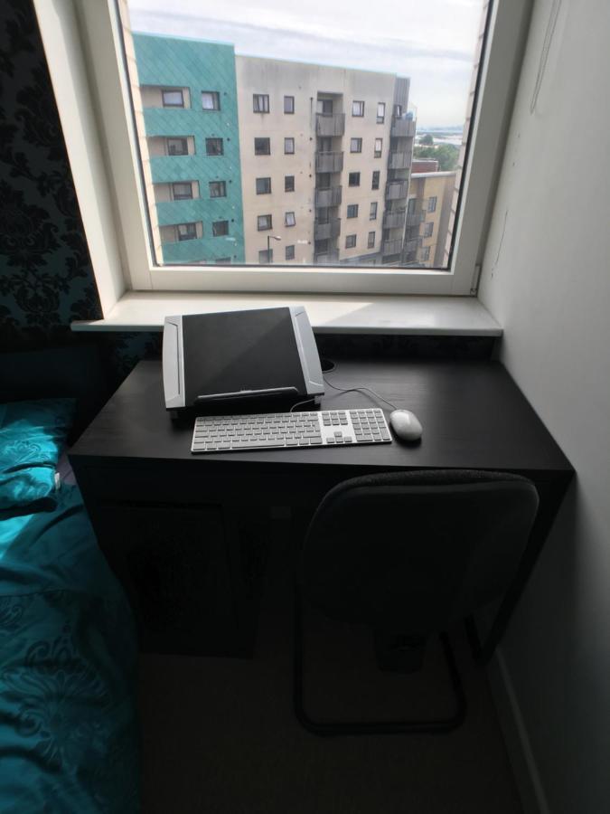 Luxury 2 Bed Penthouse Apartment Near Station Londres Extérieur photo